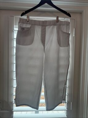 Quacker Factory White Capri Pants with Pocket & Stud Detail Dream Jeannie’s  XL
